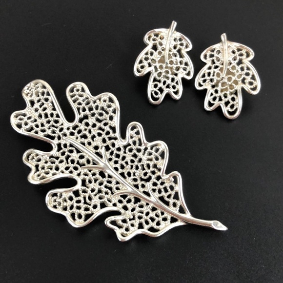 Sarah Coventry Silver Tone Leaf Clip Earring Pin Set - Picture 1 of 6